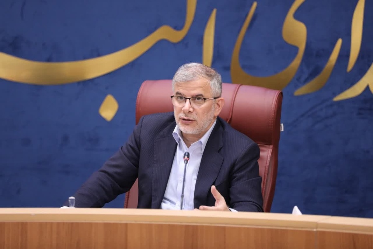 استاندار البرز در جلسه شورای معاونین استان با تأکید بر ضرورت کار جهادی، پیگیری میدانی و استفاده از تمام ظرفیت‌ها برای رفع مشکلات مردم گفت: امروز هیچ بهانه‌ای برای تعلل در کار وجود ندارد و همه مدیران موظف‌اند با مسئولیت‌پذیری کامل، برای ارتقای سطح زندگی مردم تلاش کنند.