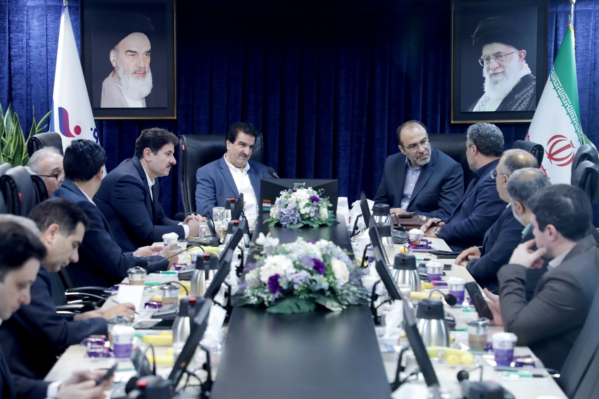 اعضای کمیسیون اقتصادی مجلس شورای اسلامی در نشست مشترک با مدیرعامل و اعضای هیئت مدیره بانک رفاه کارگران از اقدامات اجرایی و برنامه‌های توسعه‌ای این بانک در راستای حمایت از واحدهای تولیدی و افزایش قدرت خرید خانوارها قدردانی کردند.