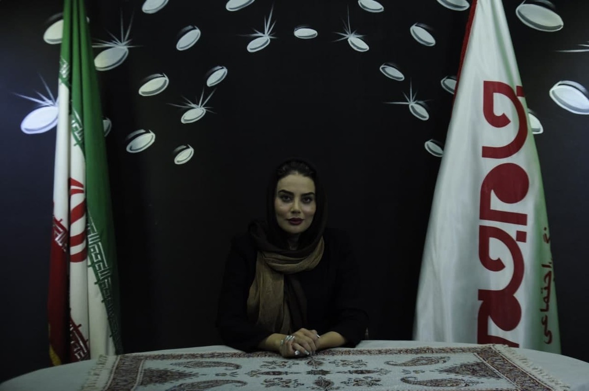 زندگی امروزه مردم در کل دنیا مملو از مشکلات است که باعث شده برخی از افراد تند خو شوند و برخی دیگر را درک نکنند این رفتار بین زوج‌ها؛ والدین، فرزندان و حتی بین کارگر و کارفرما نیز دیده می‌شودکه موجب تنش‌های زیادیمی شود.
ما سعی کرده‌ایم با معرفی مجموعه‌هایی از کارشناسان روانشناسی بتوانیم بخشی از این مشکلات رابررسی کنیم.
افتخار هم صحبتی با یکی از روانشناسی بالینی راداریم که توجه شما رابه بخشی از این مصاحبه جلب می‌نماییم.