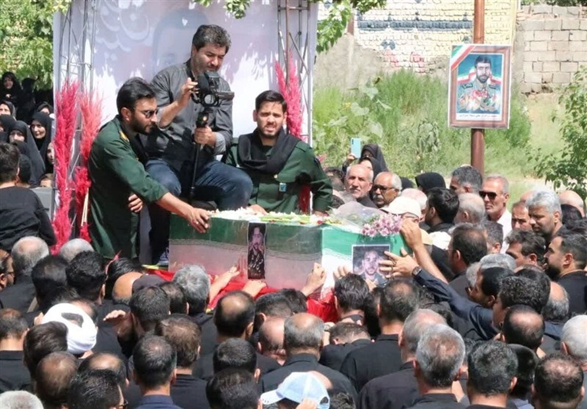 شهید مدافع وطن سرهنگ دوم پاسدار حسین تک دهقان که درحملات ددمنشانه اسراییل غاصب به فیض شهادت نائل شده بود، باحضور پرشور مردم شهرستان نظرآباد تشییع و درآرامگاه ابدی آرام گرفت.