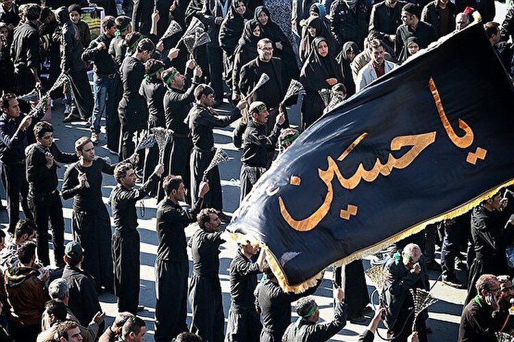 ببینید | این حسین (ع) است که ما را دور خودش جمع می‌کند