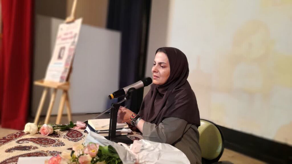 ابزار نویسنده کلمه و ارزش او به قدرت تخیلش است