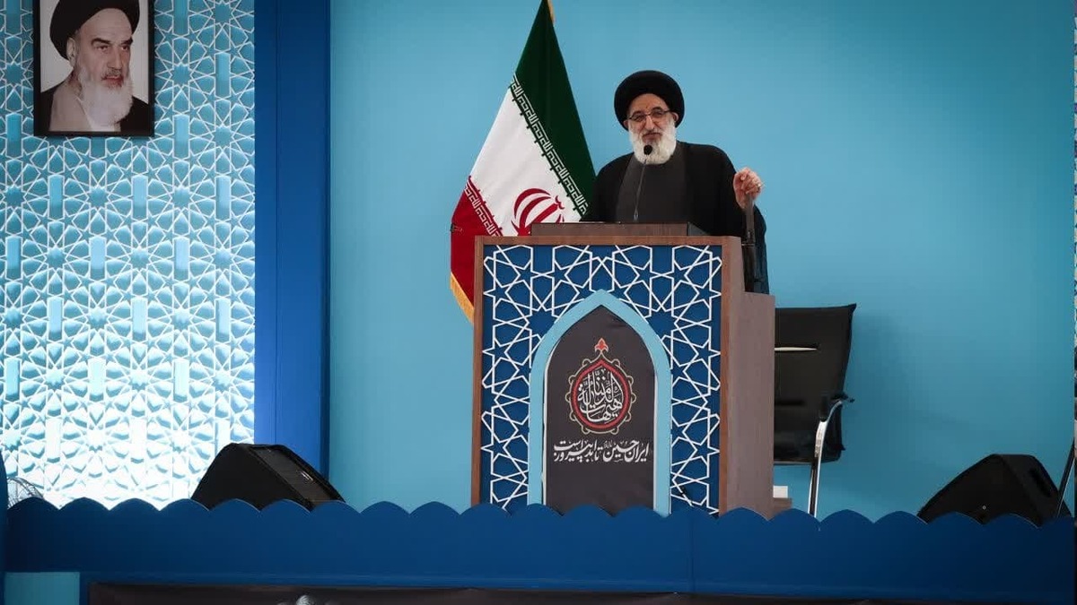 نماینده ولی فقیه در استان وامام جمعه کرج گفت: وظیفه مردم در شرایط فعلی حفظ وحدت وانسجام ملی است.