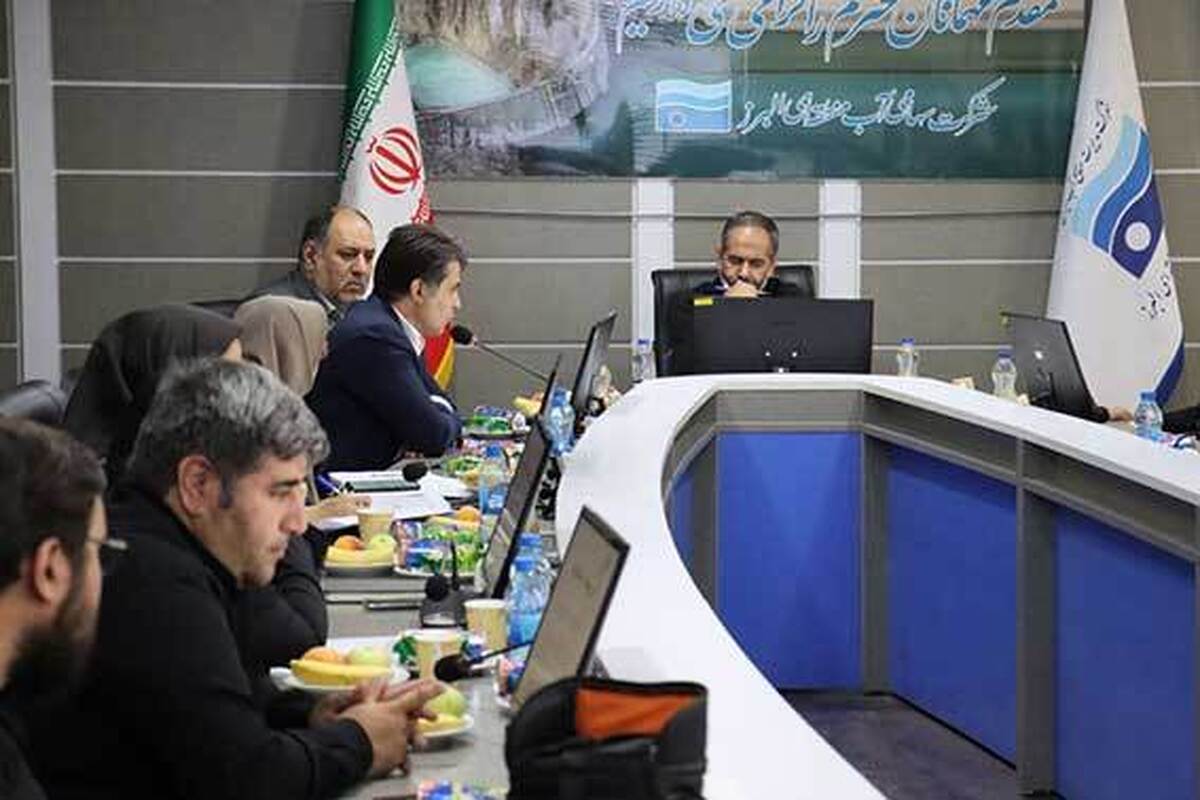 نماینده مردم کرج با اشاره به واقعیت‌های جغرافیایی و اقلیمی کشور تاکید کرد: ایران جزء کشورهایی است که از نظر منابع آبی با محدودیت‌های جدی روبه‌روست، از این رو باید با نگاه دقیق، علمی و منطبق بر واقعیت‌های بوم‌شناختی ایران تصمیم‌سازی کنیم و از منابع موجود، حداکثر بهره‌وری را به‌دست آوریم.