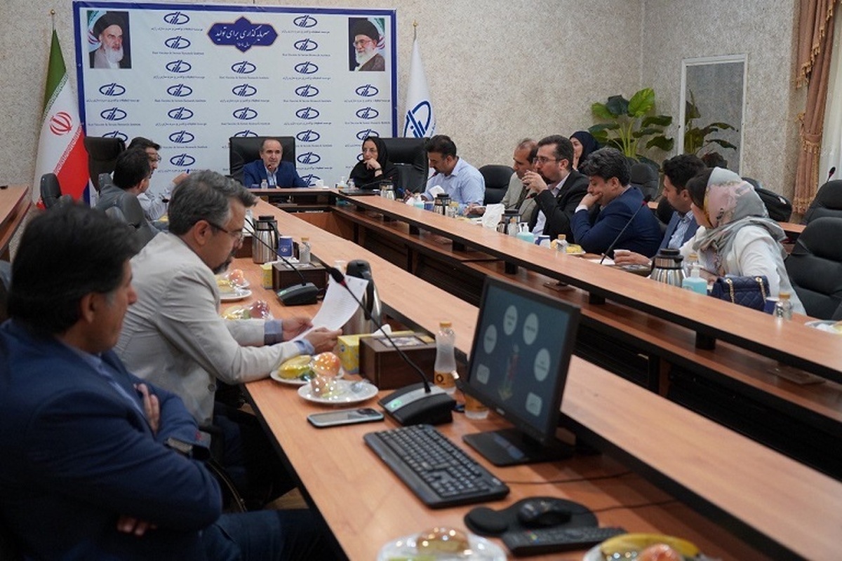 در مسیر تحقق خودکفایی واکسن و ارتقای تاب‌آوری سلامت کشور، موسسه تحقیقات واکسن و سرم سازی رازی با برگزاری نشست هم‌اندیشی واکسن‌سازان داخلی، گام تازه‌ای برای شکل‌گیری «برج فناوری اکوسیستم واکسن کشور» برداشت.