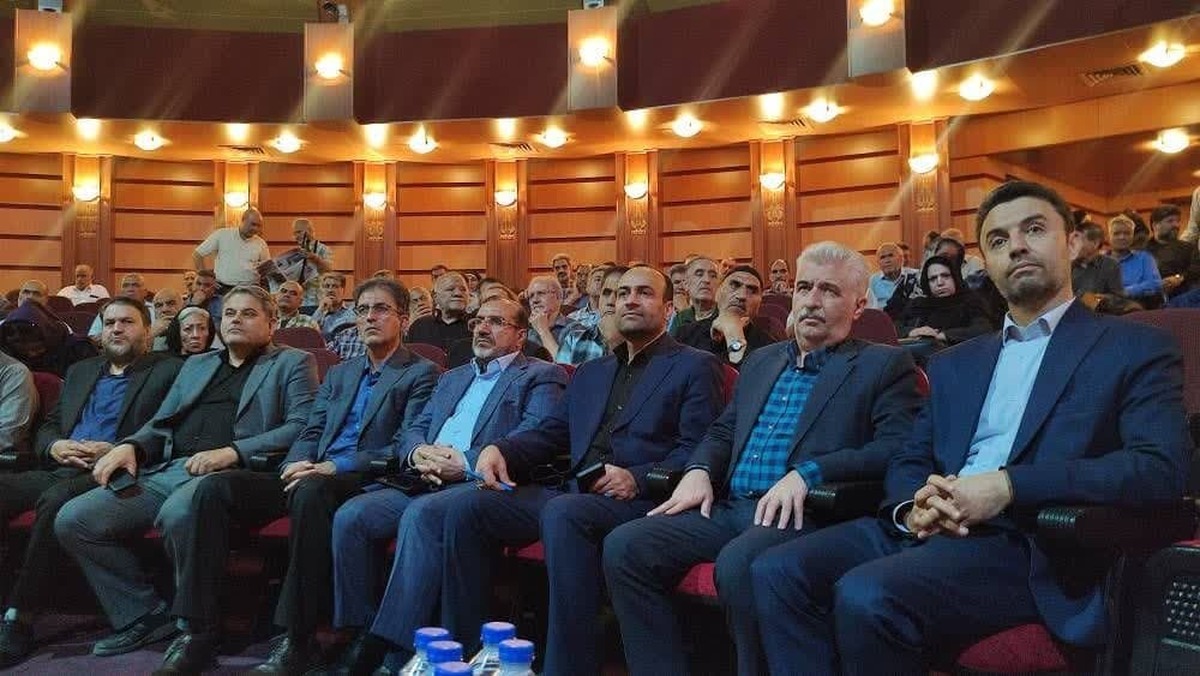 در مراسم گرامیداشت هفته تأمین اجتماعی که صبح روز پنجشنبه ۲۶ تیر مقارن با هفته تامین اجتماعی در سالن همایش‌های مجموعه میلاد با همکاری اداره کل تأمین اجتماعی استان البرز، خانه کارگر و کانون بازنشستگان تأمین اجتماعی استان برگزار شد، مدیران بینه‌ای و درمان استان، جمعی از مسئولان استانی، نمایندگان فعالان حوزه کارگری، بازنشستگی حضور یافتند.
