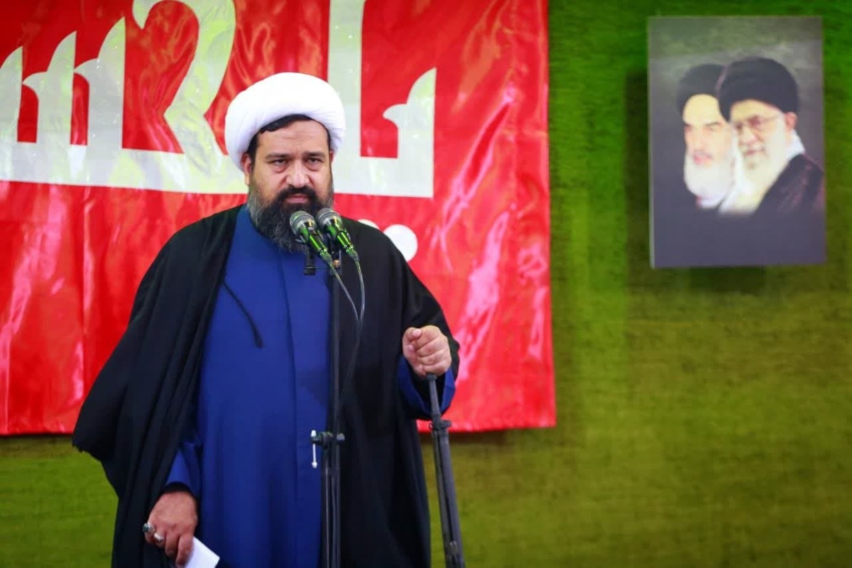امام جمعه چهارباغ گفت: آنها که به حاکمیت نامه نوشته و گفته‌اند تنها راه ما این است که دست دوستی با آمریکا بدهیم، در زمان مسئولیت خود چه کرده‌اند که حالا مدعی شده‌اند برای ایران اسلامی نسخه بنویسند؟ هرگز اجازه نمی‌دهیم، نقشه‌های بر باد رفته و شوم این منافقین به ثمر بنشیند.