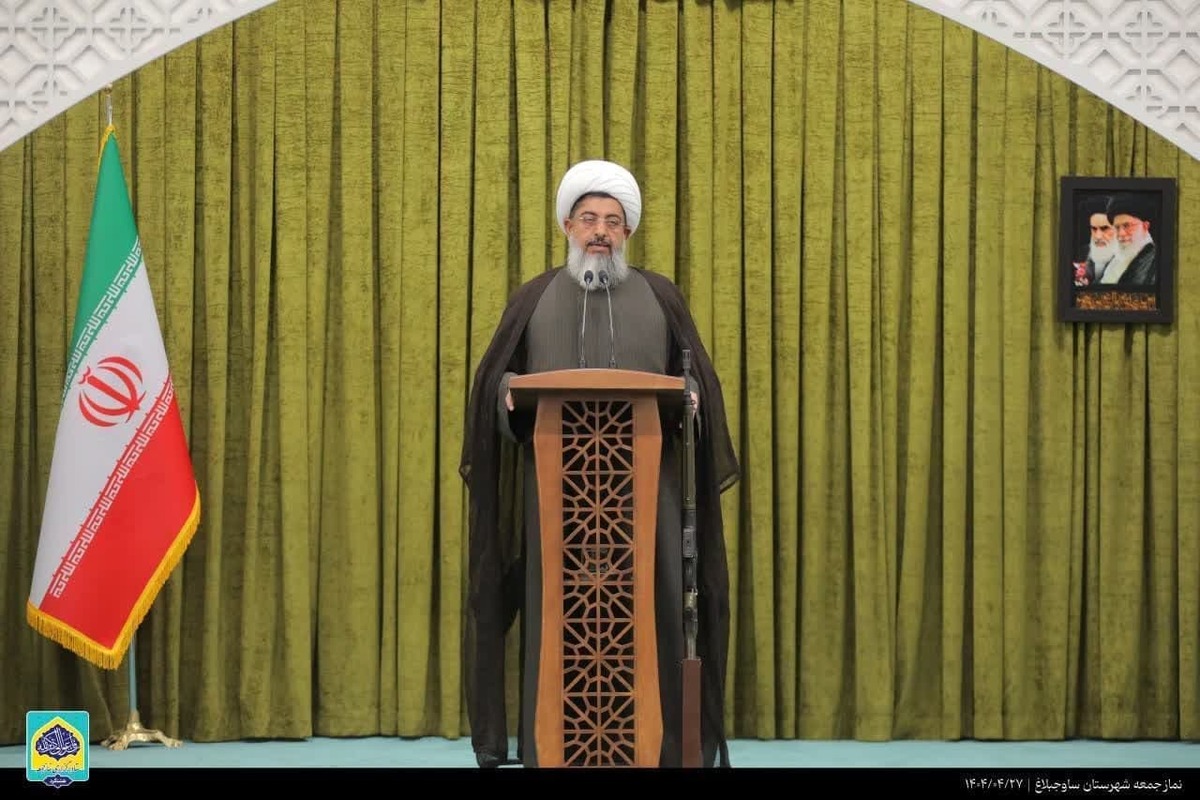 امام جمعه ساوجبلاغ گفت: با اتفاقات اخیر سوریه همه فهمیدند، دشمنان نه اهل مذاکره هستند نه اهل دیپلماسی و فقط زبان زور را می‌فهمند، اگر کشوری قوی نباشد، او را له خواهند کرد، باید قدر رهبری و قوای مسلح و روحیه مردمی و شهدای گرانقدرمان را بدانیم.