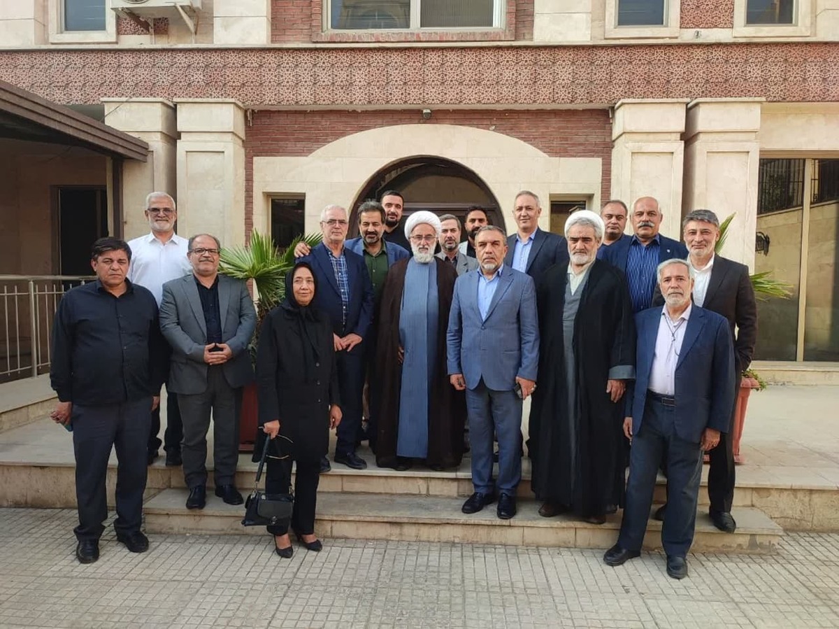 نشست اعضای مجمع پیشکسوتان استان با آیت الله ردایی نماینده مردم البرز در مجلس خبرگان رهبری در روز دوشنبه ۳۰ تیر ماه سال جاری در محل سالن جلسات خانه ملت برگزار شد.