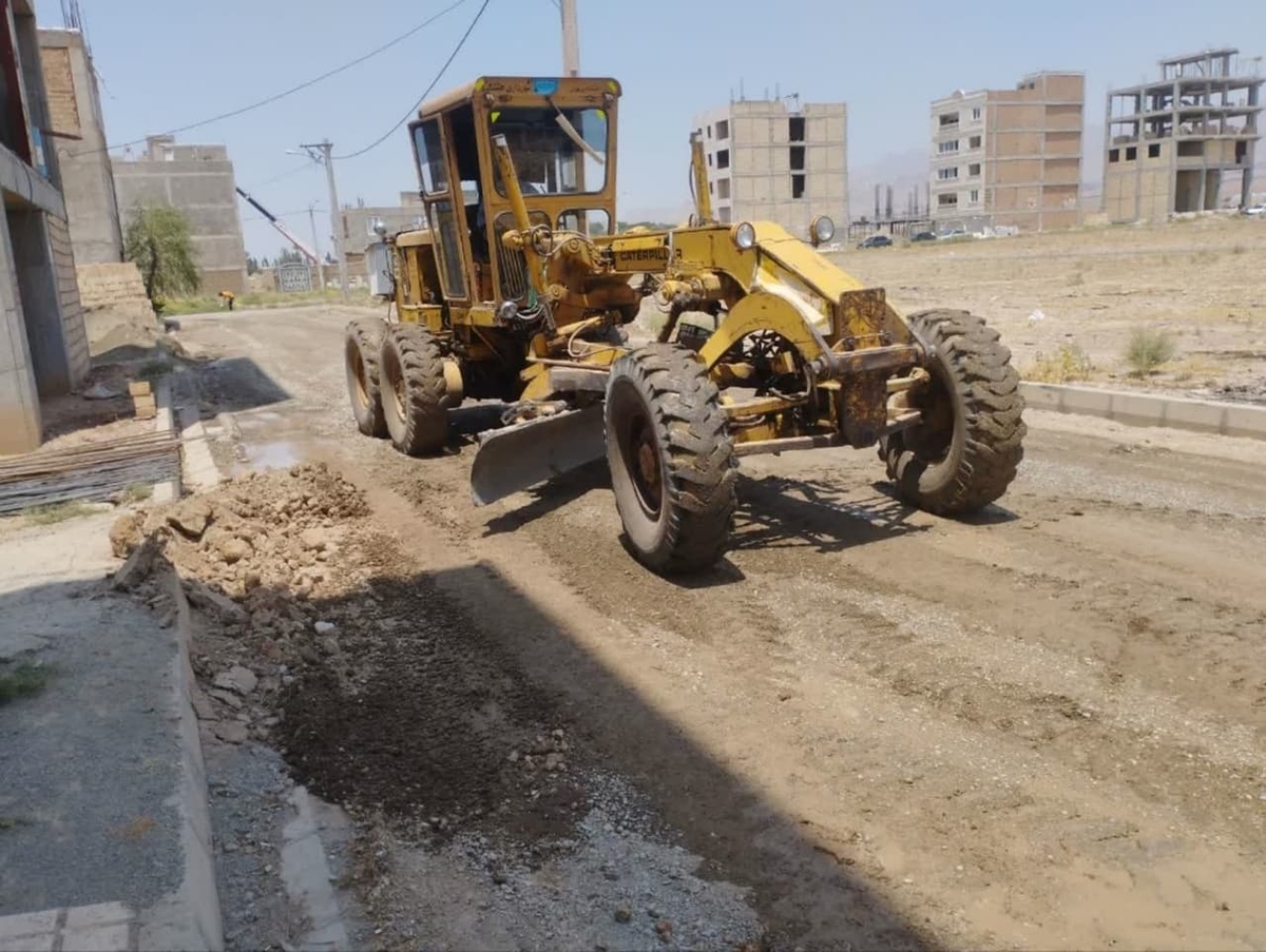 در راستای تحقق برنامه‌های توسعه شهری و پاسخگویی به نیاز‌های روزافزون شهروندان، دو پروژه مهم عمرانی شامل زیرسازی خیابان جدید شهرک کوثر و بیس‌ریزی کوچه فرهیختگان ۴ و ۵ در خیابان پیروزی حسب دستور شهردار آغاز شد.