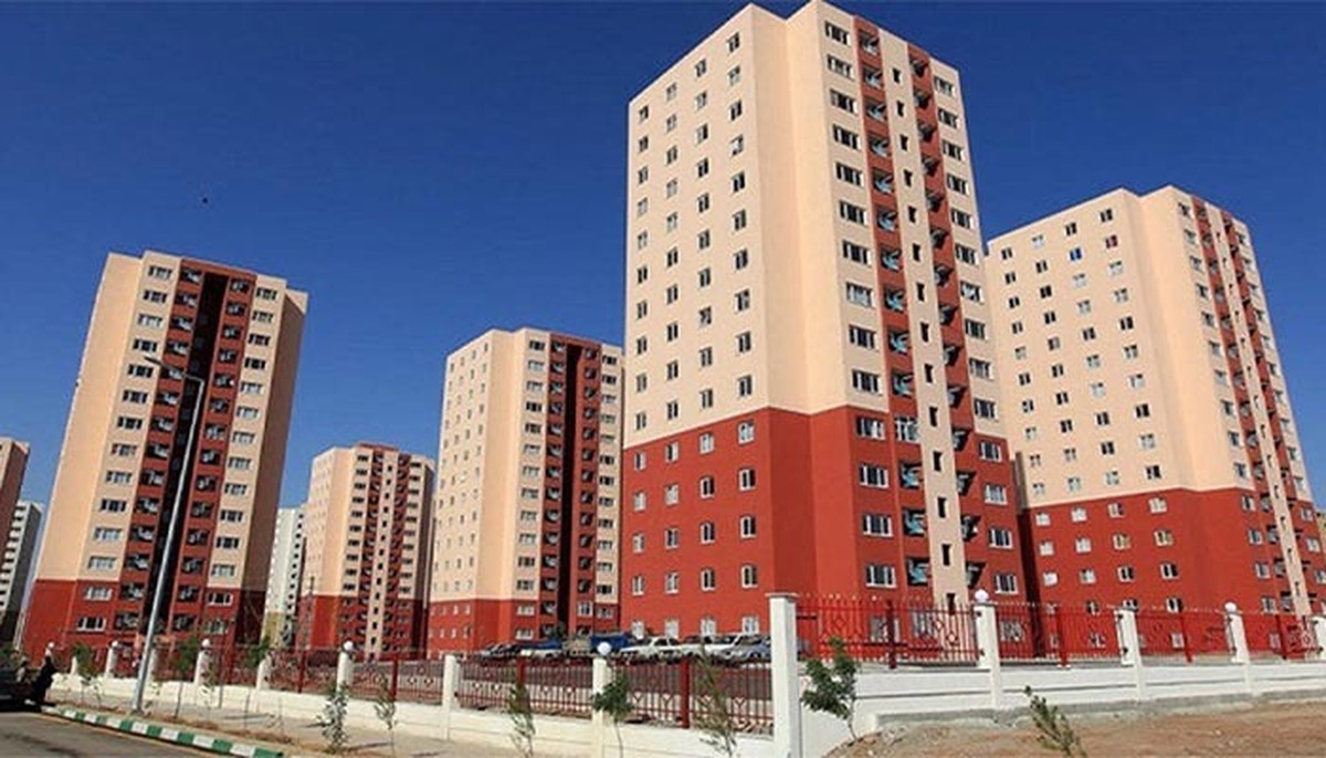 معاون مسکن و ساختمان اداره کل راه و شهرسازی استان البرز گفت: در سال ۱۴۰۴ حدود ۱۸۰۰ در شهرک ناز و ماهدشت به بهره‌برداری می‌رسد.