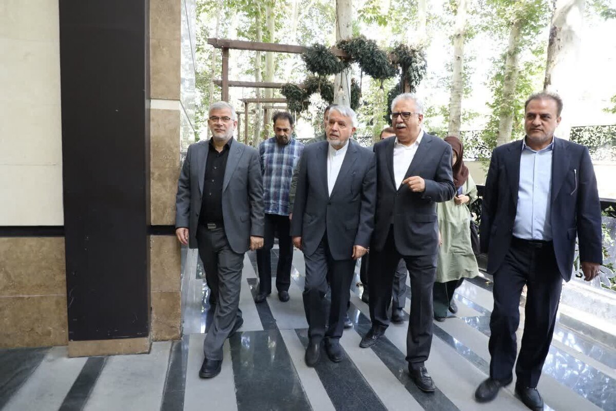 وزیر میراث‌فرهنگی، صنایع‌دستی و گردشگری در جریان سفر به استان البرز و بازدید از مجموعه‌ای از بنا‌های تاریخی و ظرفیت‌های گردشگری این استان، با اشاره به اهمیت جایگاه البرز در نقشه توسعه گردشگری کشور، از برنامه‌ریزی‌های گسترده دولت برای توسعه زیرساخت‌های گردشگری در این استان خبر داد.