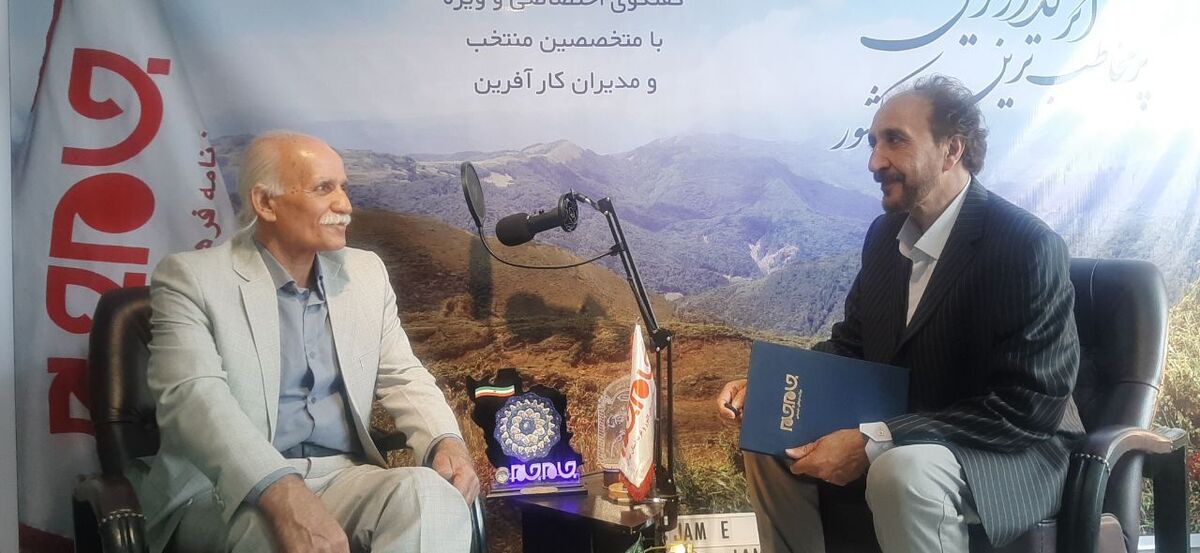 مدیریت، داود اسماعیلی، کارآفرین، هنرمند و مدرس آثار سنگی با ۴۰ سال تجربه