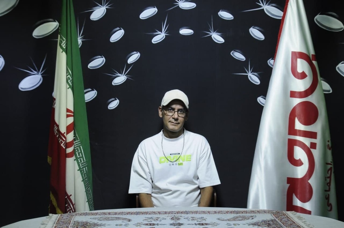 بازی‌های کامپیوتری همیشه جذابیت‌های منحصر به فردی داشته است؛ وقتی وارد این گونه بازی‌ها می‌شویم به دنیای آرزو‌ها و نشدنی‌های زیادی می‌گذاریم و به راحتی با بازی در این فضا می‌توانیم به همه آنها دسترسی پیدا کنیم.
تجربه‌ای فراتراز بازی
این سبک بازی‌ها می‌تواند در رشد و تکامل فرزندان نقش مهمی داشته باشد و گاهی هم می‌تواند در سبک زندگی افراد تاثیرات منفی داشته باشد 
افتخار هم صحبتی با یکی ازمدیران فروشگاه فعال دراین حوزه را داشتیم که توجه شما را به بخشی از این مصاحبه جلب می‌نماییم.