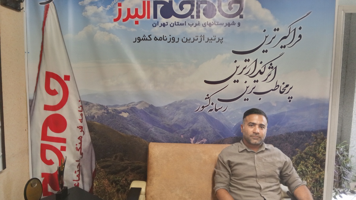 در این مصاحبه، ناصر اکرمی، مدیر متعهد و اخلاق مدار نمایندگی تعمیرات لوازم خانگی و سیستم‌های سرمایشی، تجربیات و دیدگاه‌های ارزشمند خود را در این حرفه به اشتراک می‌گذارند. ایشان با یک دهه سابقه کار، از چگونگی آغاز فعالیت حرفه‌ای و اهمیت مشتری‌مداری، سخن می‌گویند.