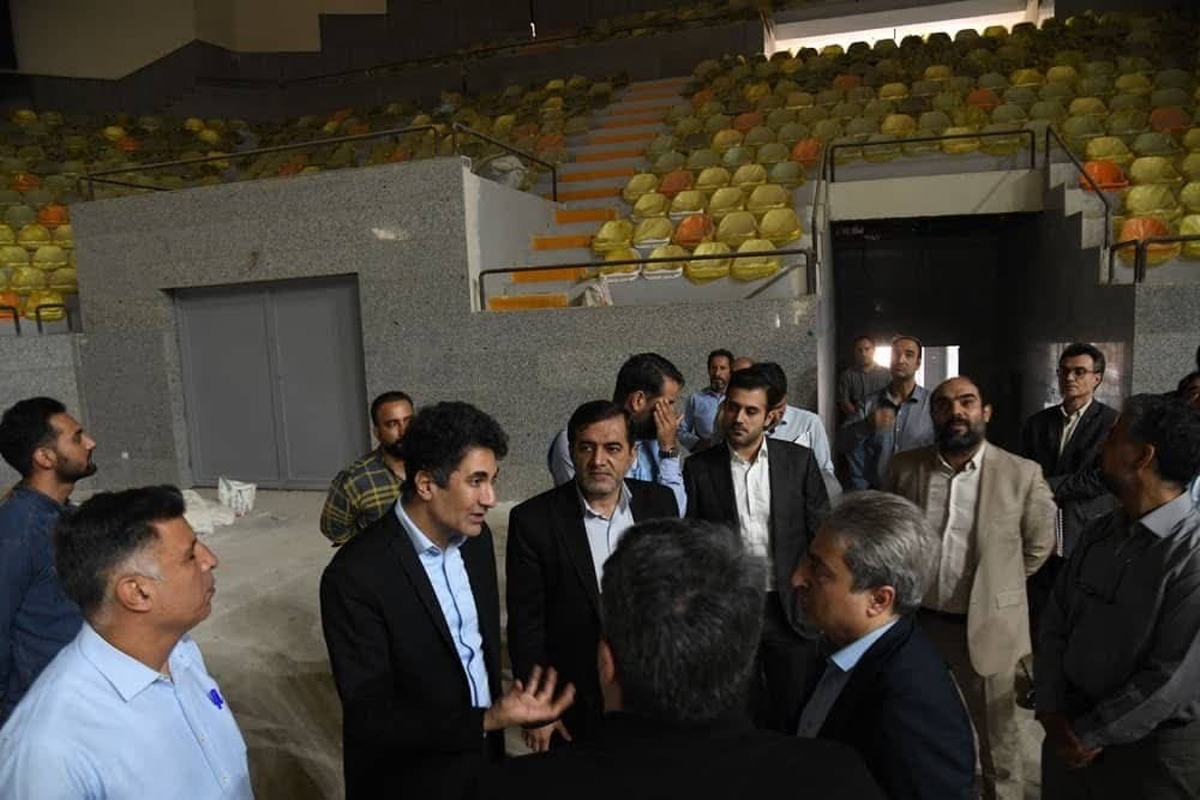 در پی تأکید استاندار  البرز بر تسریع در تکمیل پروژه‌های نیمه‌تمام، نشست شورای عالی فنی استان در محل سالن ۶ هزار نفری مجموعه ورزشی انقلاب کرج برگزار شد تا با بررسی میدانی آخرین وضعیت اجرایی، موانع موجود شناسایی و راهکارهای لازم برای بهره‌برداری سریع‌تر از این پروژه مهم اتخاذ شود.
