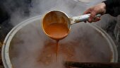 مسجدی با سه نسل جهادگر / سمنوی جهادی که روزی رسان ۱۵۰ خانوار است