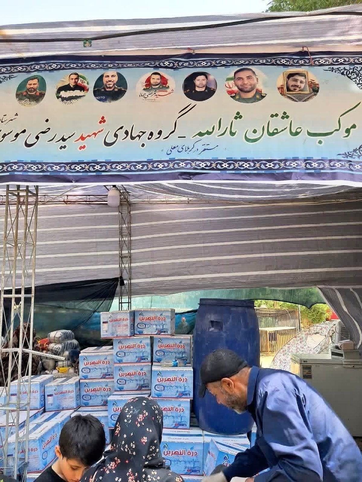 با اهتمام جهادگران بسیجی استان البرز ۴۳ موکب جهادی جهت خدمت رسانی به زائران  در آیین معنوی حماسی  اربعین حسینی برپا  شده است.