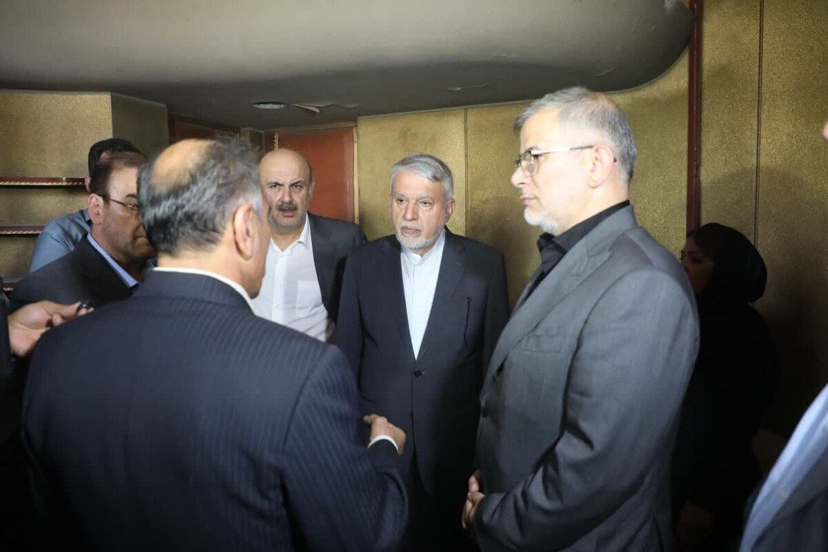 وزیر میراث‌فرهنگی، صنایع‌دستی و گردشگری در جریان سفر استانی به البرز و بازدید از مجموعه تاریخی و فرهنگی کاخ مروارید، بر ضرورت مرمت و بهره‌برداری عمومی از این بنای مهم تاریخی تأکید کرد و گفت: کاخ‌ها و موزه‌ها باید در خدمت مردم باشند. کاخ مروارید با همه ظرفیت‌های تاریخی و طبیعی‌اش، باید به یک فضای فرهنگی و گردشگری برای استفاده عموم مردم تبدیل شود.