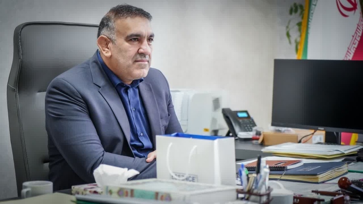 معاون سیاسی، امنیتی و اجتماعی استانداری با حضور در مرکز مدیریت راه‌های استان، آخرین وضعیت جابه‌جایی زائران اربعین را بررسی و از آمادگی کامل ناوگان حمل‌ونقل برای بازگشت زائران خبر داد.