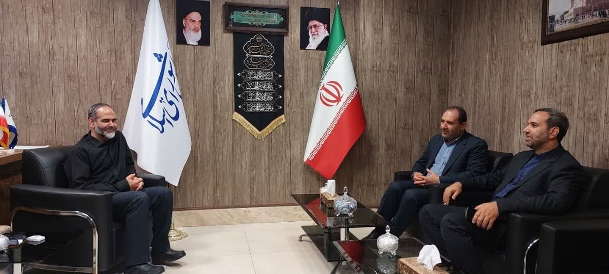 مدیرکل منابع طبیعی و آبخیزداری استان البرز با «علیرضا عباسی» نماینده مردم کرج، فردیس و اشتهارد در مجلس شورای اسلامی دیدار و گفت‌و‌گو کرد. در این نشست، موضوعات مرتبط با ریزگردها، خشکسالی، مدیریت منابع آب و توسعه طرح‌های آبخیزداری مورد بررسی قرار گرفت.