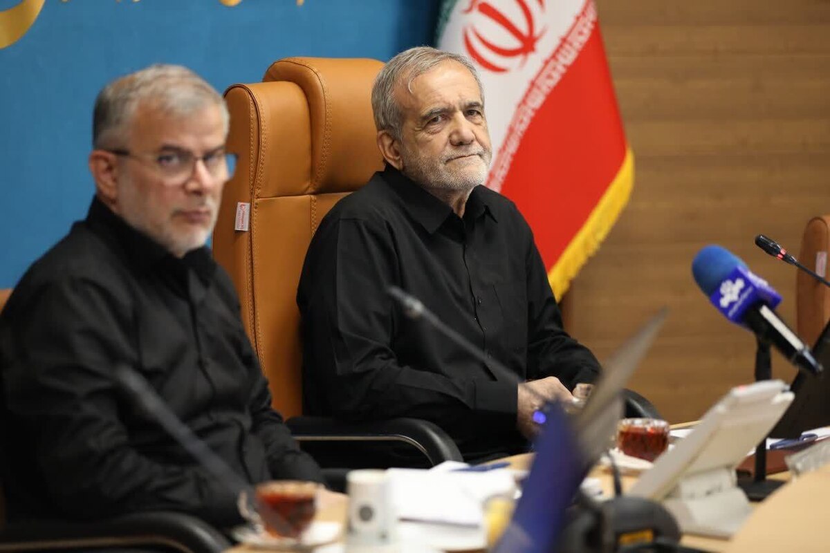 نماینده عالی دولت در استان البرز در نشست با رئیس‌جمهور که در جریان سفر سرزده به این استان برگزار شد، با ارائه گزارشی از اقدامات صورت‌گرفته، بر عزم جدی استان در اجرای مأموریت‌ها و تأکیدات دولت مردمی برای رفع مسائل مردم تأکید کرد.