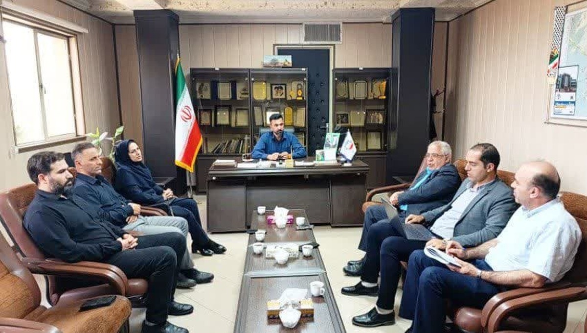 رئیس شورای اسلامی شهر هشتگرد در جلسه‌ای که با شرکت طرف قرارداد شهرداری در خصوص تدوین برنامه راهبردی شهرداری هشتگرد برگزار شد بر استفاده از نظرات مسئولین شهر، نخبگان فرهیختگان و صاحب نظران تاکید کرد.