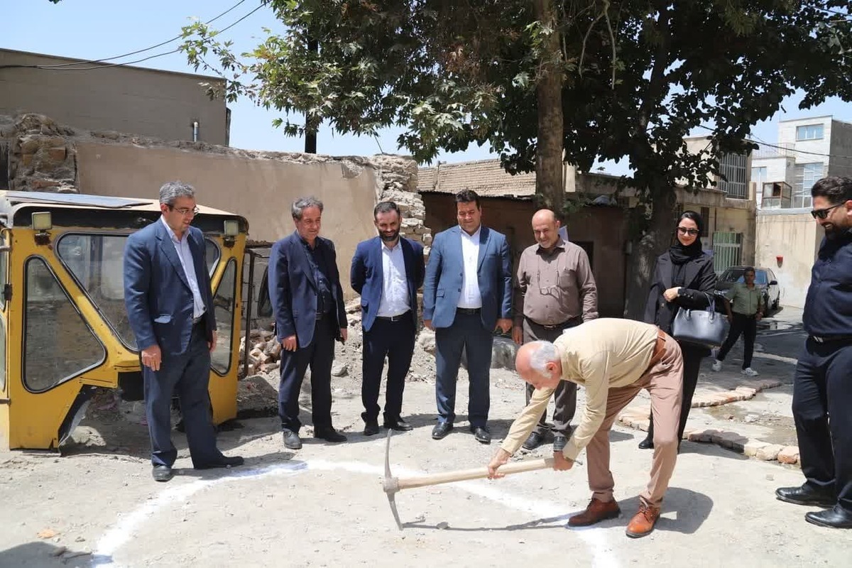 مدیر منطقه ۱۰ کرج گفت: این منطقه با تجمیع موفقیت‌آمیز ۱۱ پلاک در محدوده فرسوده شرق بلوار مدرس (خلج‌آباد)، عملیات اجرایی پروژه نوسازی بزرگ این محله را آغاز کرده است.