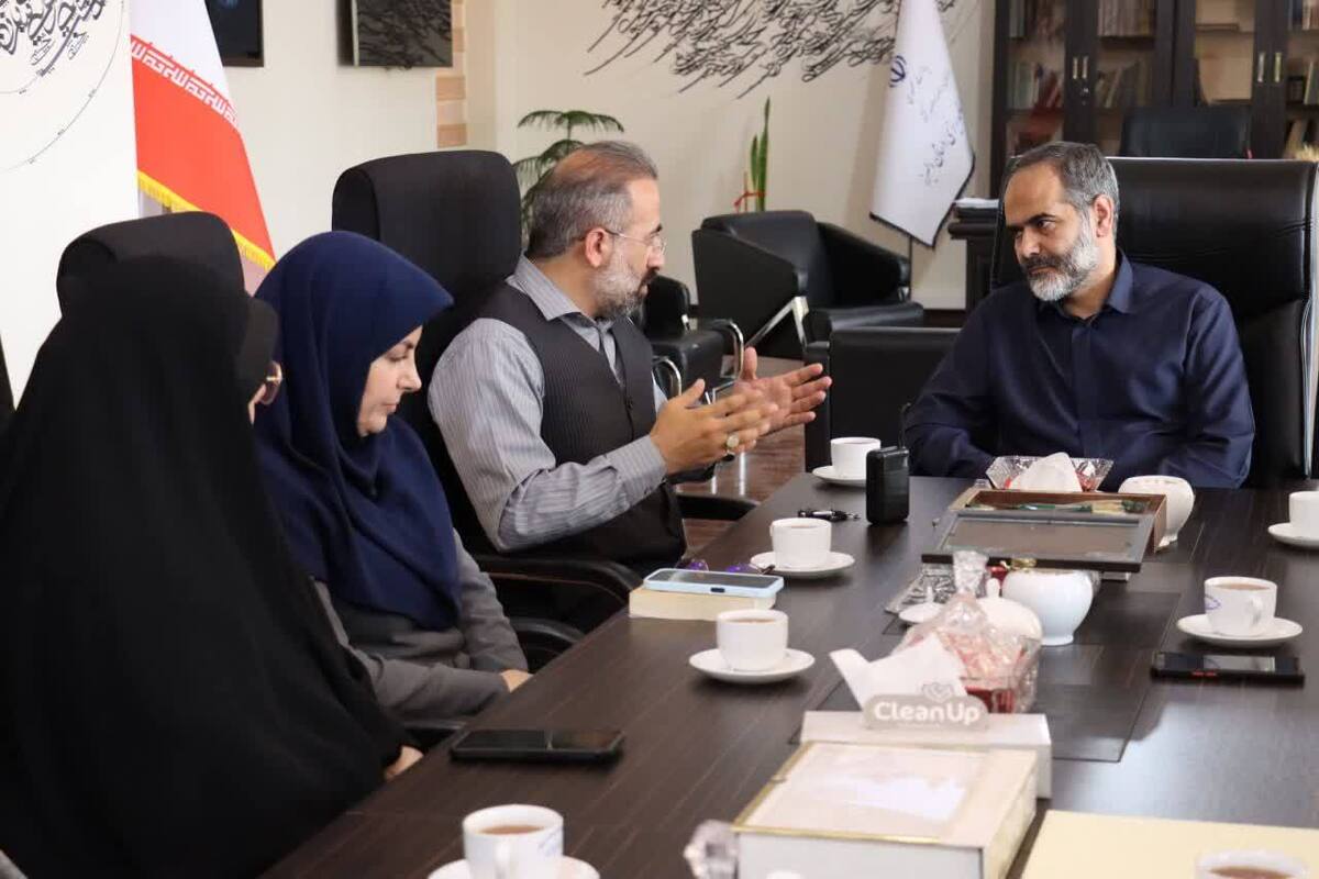 نماینده مردم کرج، فردیس و اشتهارد در مجلس شورای اسلامی در دیدار با رئیس و معاونین سازمان مدیریت و برنامه ریزی استان البرز که به مناسبت هفته دولت در سالن جلسات این سازمان برگزار شد، بر لزوم همکاری و هم‌افزایی میان مجلس و دولت برای پیشبرد اهداف نظام و حل مسائل کشور تأکید کرد.