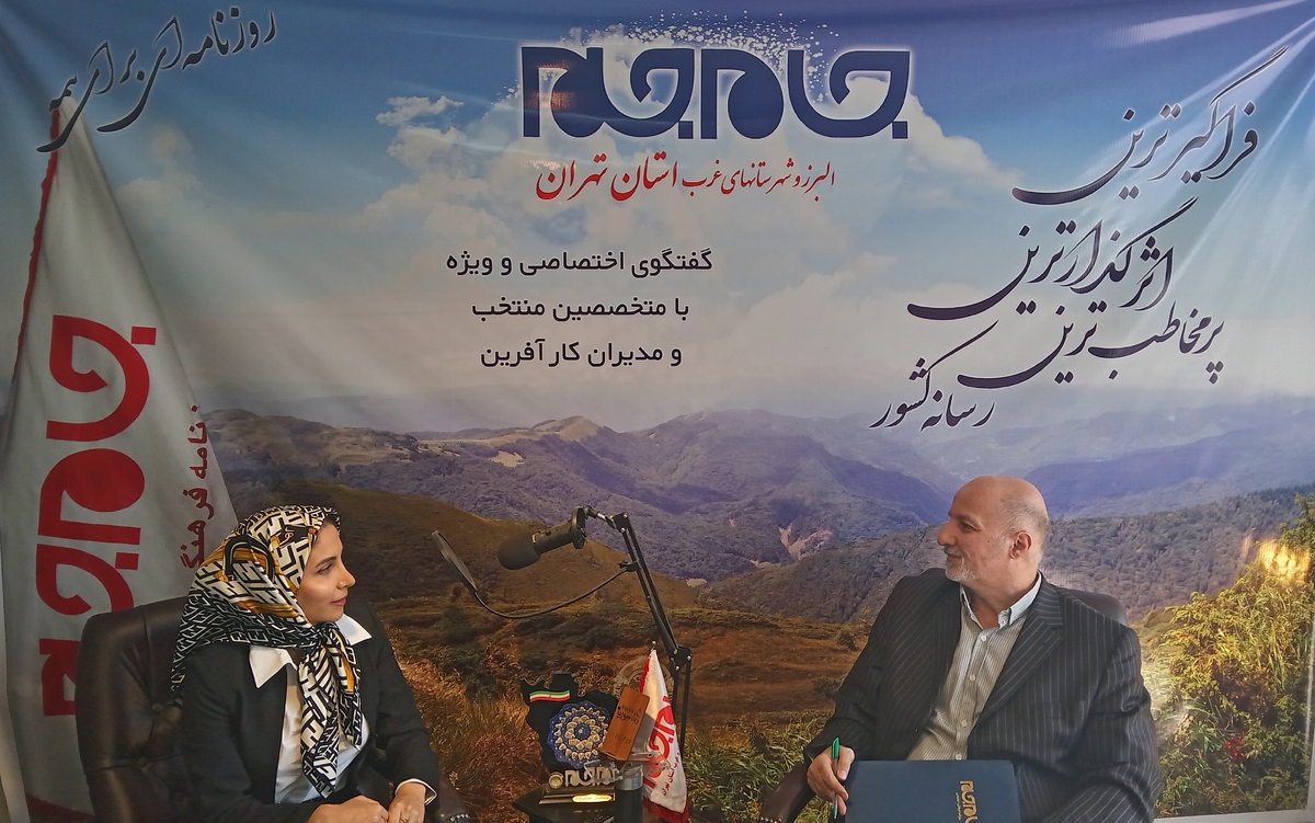 دکتر یاسمن دانشیان، جراح و دندان‌پزشک و فارغ‌التحصیل دانشگاه علوم پزشکی تهران، از جمله چهره‌هایی هستند که حضورشان در عرصه درمان، تلفیقی ا‌ست از دانش روز، هنر زیبایی‌شناسی و روحیه‌ای الهام‌بخش. این پزشک حاذق و متعهد، با نگاهی ژرف به نقش دندان‌پزشکی در ارتقاء سلامت عمومی و کیفیت زندگی، همواره کوشیده‌اند تا درمان را از مرزهای تخصصی فراتر برده و آن را به تجربه‌ای آرام، دلگرم‌کننده و امیدآفرین برای بیماران تبدیل نمایند.