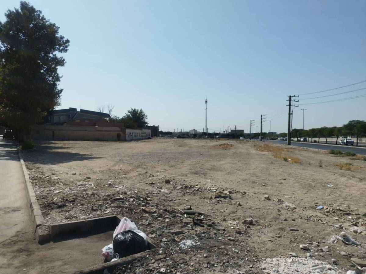 رئیس کمیسیون عمران و حمل و نقل شورای اسلامی شهر کرج ضرورت ساماندهی انتهای شهرک گلستان و شهید ایرانی در دستور کار سازمان سیما، منظر و شهرداری منطقه ۵ محسوس است وی با تأکید بر عدم شایستگی وضعیت کنونی برای شهروندان، خواستار رفع فوری مشکلات زیست‌محیطی، بهداشتی و اجتماعی این محل شد.