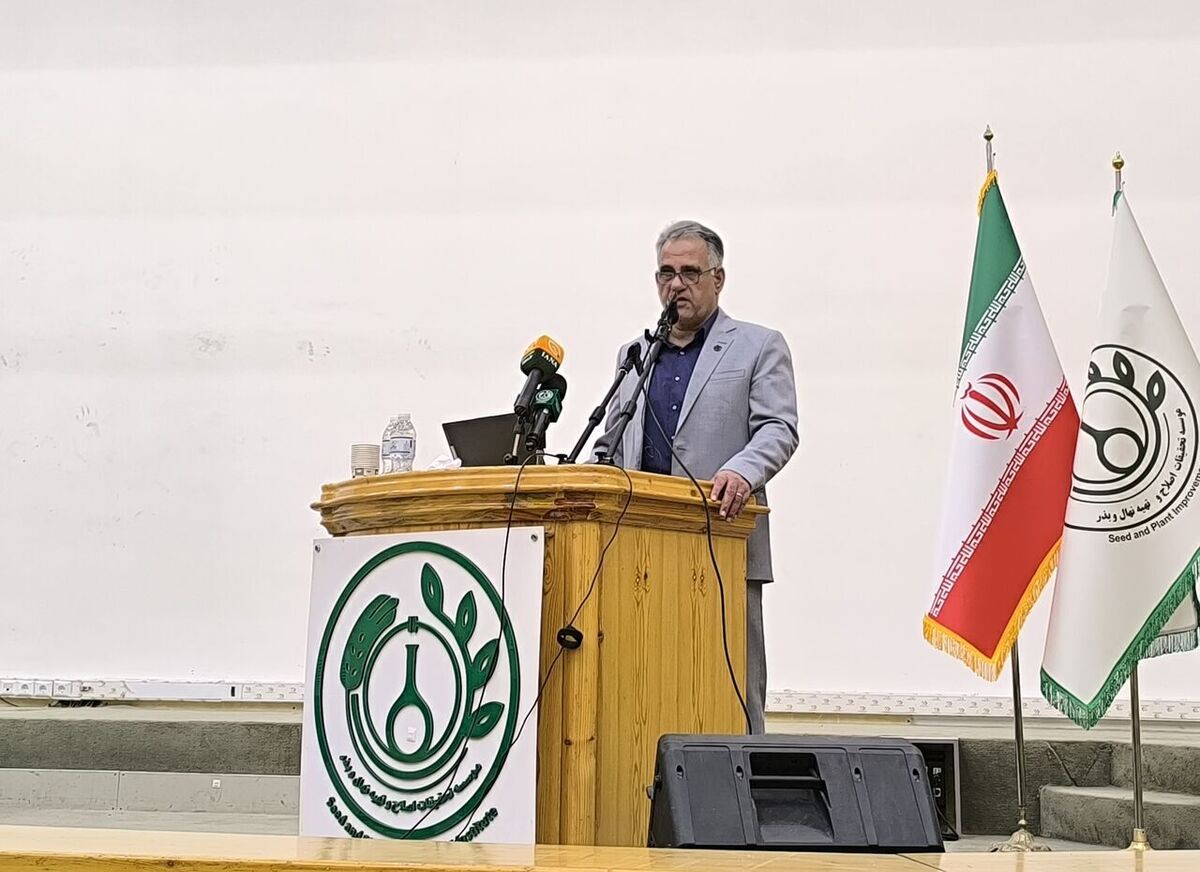 رییس موسسه تحقیقات اصلاح و تهیه نهال و بذر وزارت جهاد کشاورزی اعلام کرد: با تلاش بی وقفه محققان و پژوهشگران بخش کشاورزی، ایران اسلامی در تولید هسته‌های اولیه بذر به خودکفایی دست یافت.