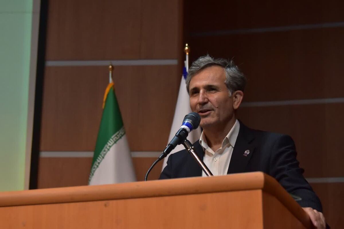 رئیس دانشگاه خوارزمی کرج با تأکید بر ضرورت تحول در رویکرد‌ها تصریح کرد: دانشگاه خوارزمی باید استراتژی و جهت‌گیری روشنی برای آینده داشته باشد. منابع محدود ایجاب می‌کند که همه دانشکده‌ها و مراکز پژوهشی در چارچوب یک برنامه راهبردی واحد و هماهنگ عمل کنند. اجرای برنامه‌ها و تعهد به آنها، نه صرفاً تدوین، ملاک موفقیت دانشگاه است.