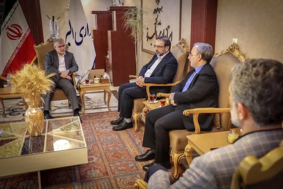 رئیس کل دادگستری استان البرز در دیدار با استاندار البرز، ضمن تبریک فرا رسیدن هفته دولت بر تعامل و همکاری دستگاه قضایی و اجرایی در استان تاکید کرد.
