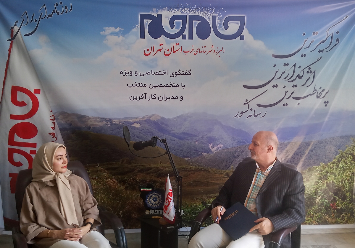 سلامت دهان و دندان، نه‌تنها بر کیفیت زندگی فردی، بلکه بر اعتماد به نفس و روابط اجتماعی نیز تأثیرگذار است. در این مسیر، حضور متخصصانی که با دانش، تجربه و نگاه انسانی، روند درمان را برای بیماران هموار می‌سازند، بسیار ارزشمند است. به همین بهانه، پای صحبت‌های دکتر سارا پارسای شهدی، جراح و دندانپزشک متعهد و خوش برخورد ، نشسته‌ایم تا از تجربیات، دیدگاه‌ها و رمز موفقیت ایشان در این حرفه بشنویم.