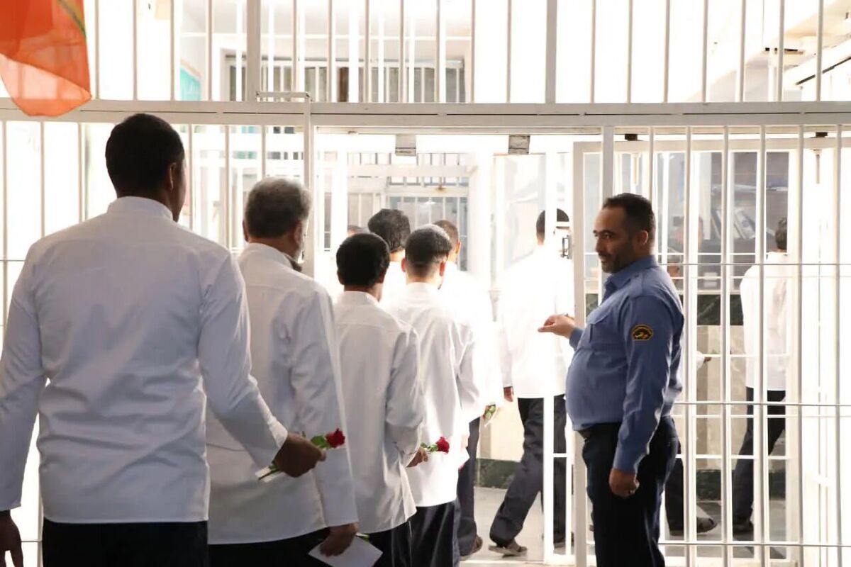 مدیرمجتمع ندامتگاهی قزلحصار مستقر در کرج گفت: هفت زندانی محکوم مالی این ندامتگاه با حمایت و مشارکت خیرین ، از زندان آزاد شدند.