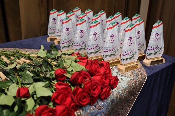 تجلیل از سرپرست روزنامه جام جم البرز در هشتمین جشنواره رسانه‌ای مطبوعات استان