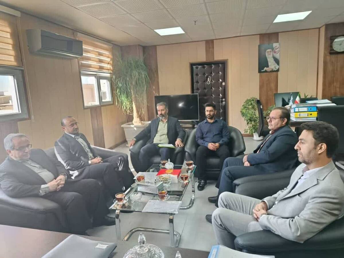 نشستی با حضور آقای سعدزاده، مدیرکل تأمین‌اجتماعی استان البرز، و آقای معینی مدیرعامل شرکت خدمات مهندسی خط و ابنیه فنی راه آهن (تراورس) در محل دفتر مدیرکل برگزار شد.