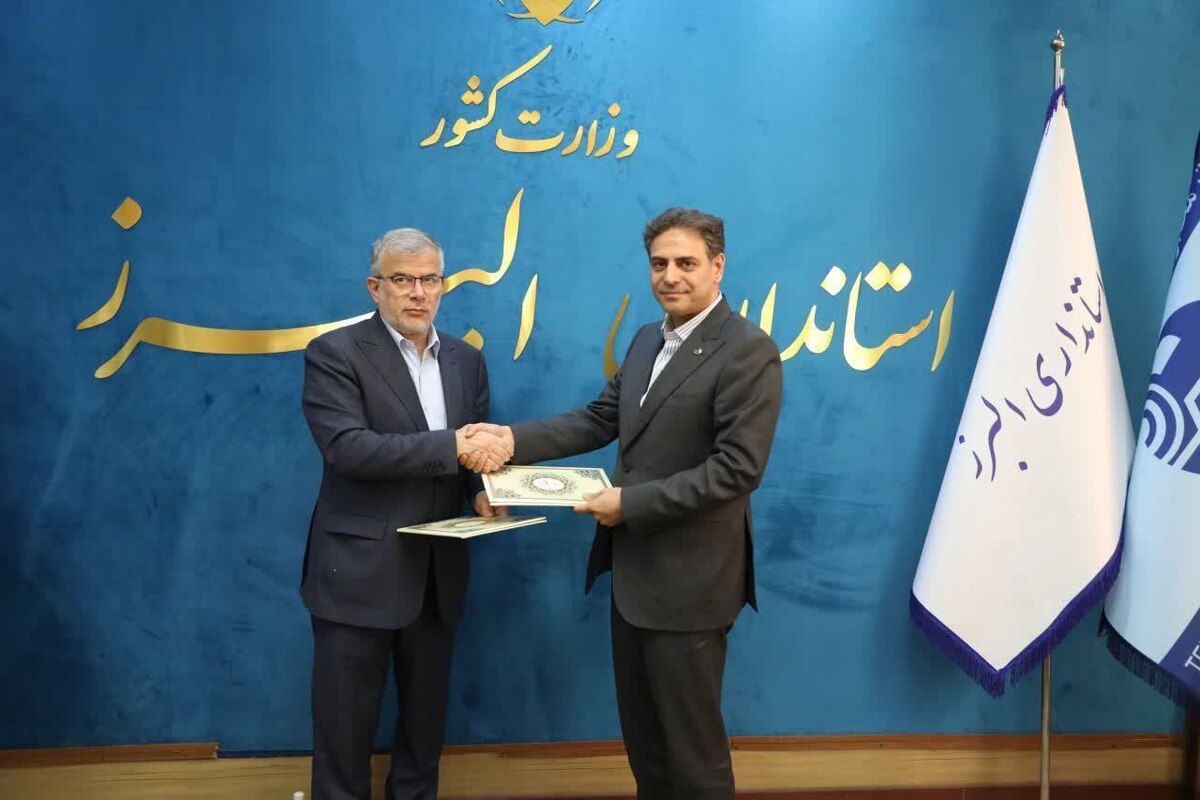 در راستای توسعه زیرساخت‌های ارتباطی و حرکت به سوی تحقق شهر هوشمند، تفاهم‌نامه همکاری مشترک میان شرکت مخابرات ایران، استانداری، فراجا و شهرداری کرج به امضا رسید.