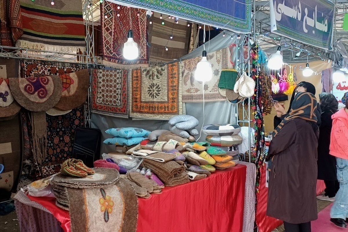 جشنواره اقوام در مجموعه تاریخی کاخ مروارید مهرشهر به مناسبت هفته فرهنگی شهر کرج راه اندازی شد.