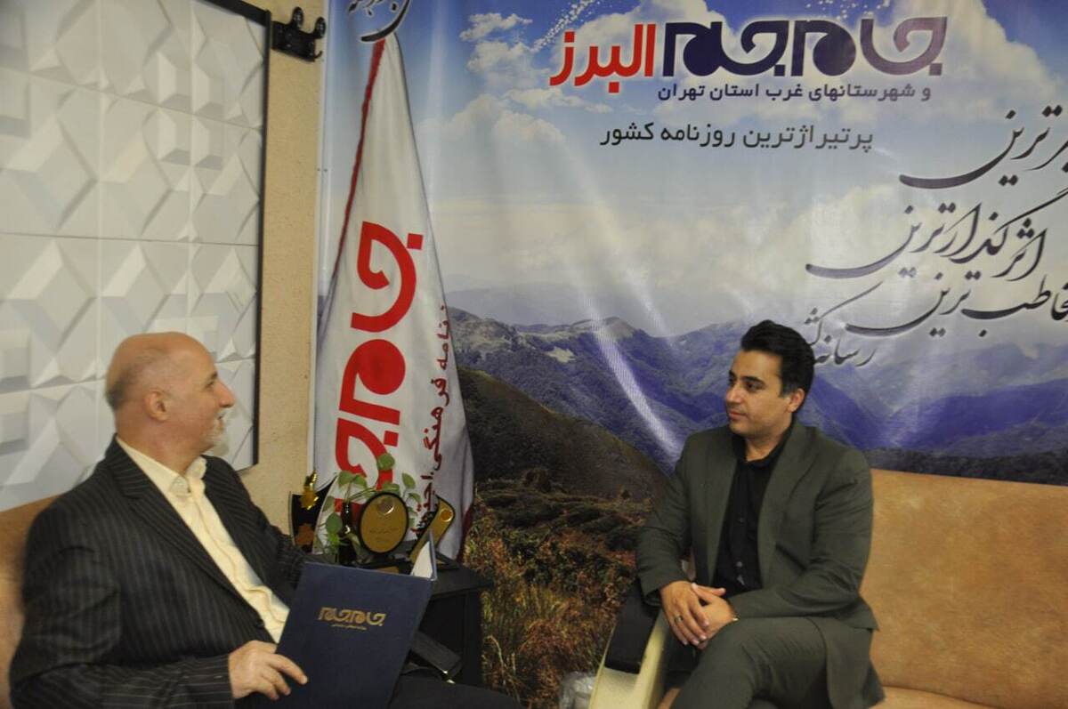 برند «داگستینو ژلاتو» مدت کوتاهی است که نخستین شعبه خود را در استان البرز افتتاح کرده است. اما در همین زمان قلیل استقبال به قدری کم‌نظیر بوده که ما به دنبال علت این مراجعات پر شور باشیم. در گفتگوی اختصاصی با آقای اکبر رضایی، مدیرعامل و موسس خلاق این برند، به فلسفه این نام، دلایل موفقیت و چشم انداز داگستینو می‌پردازیم.