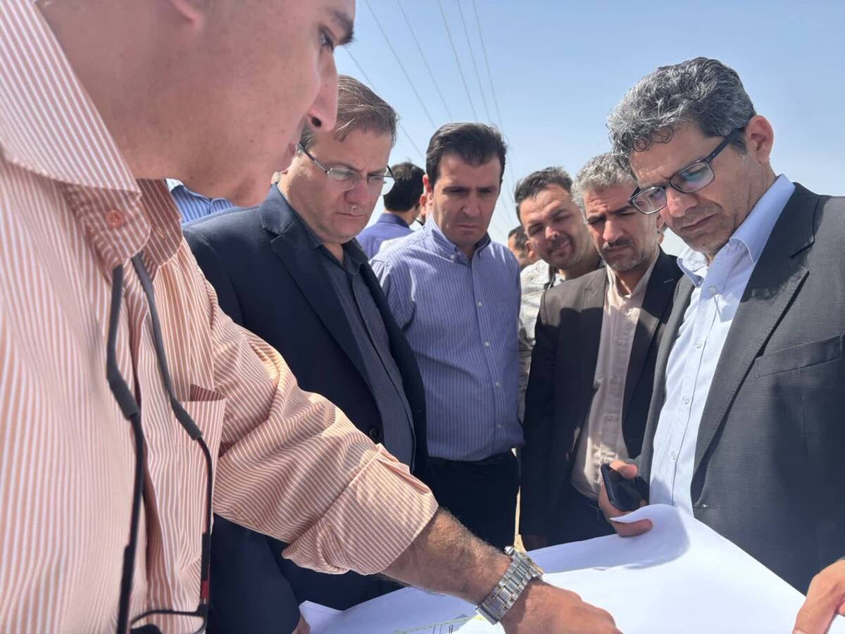 همزمان با هفته دفاع مقدس، بازدید از طرحهای ملی مسکن در استان البرز با حضور مشاور و نماینده وزیر نیرو در تأمین آب و برق طرحهای ملی مسکن، مجریان طرحهای ملی مسکن شرکتهای توانیر و آبفای کشور و مدیران عامل آب و برق استان انجام شد.