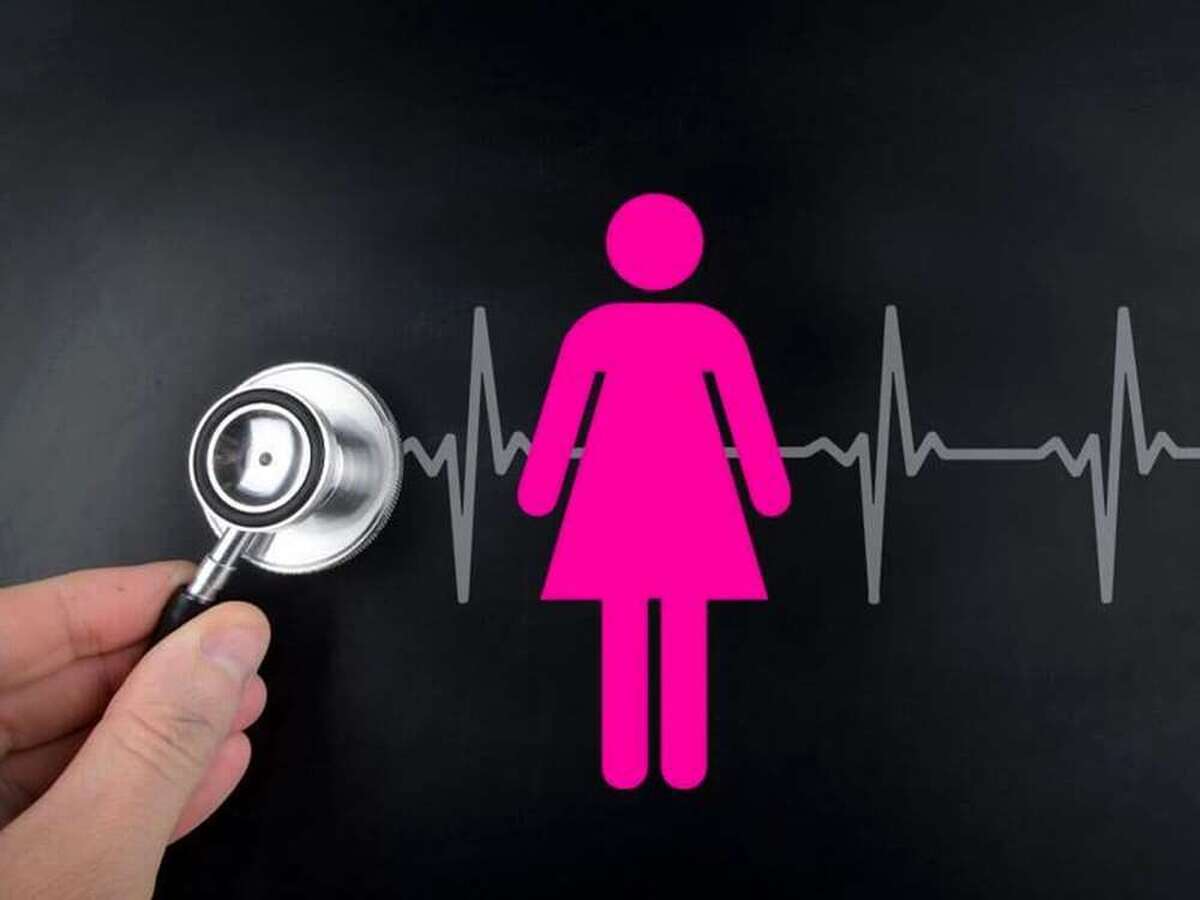 متخصص قلب و عروق و عضو هیات علمی دانشگاه علوم‌پزشکی البرز به علائم هشداردهنده بیماری‌های قلبی اشاره کرد و گفت : بیماری‌های قلبی یکی از مهم‌ترین علل مرگ‌ومیر در ایران و جهان هستند و بسیاری از بیماران به دلیل نادیده گرفتن نشانه‌های اولیه دیر به پزشک مراجعه می‌کنند.
