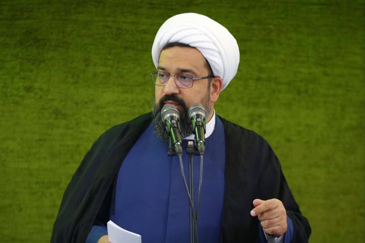 امام جمعه شهرستان چهارباغ در خطبههای نماز جمعه این هفته هشدار داد: دشمن با تحریف حافظه تاریخی در جلسات خانوادگی و رسانهها در پی تغییر هویت ملی ما است؛ اگر هویت ملی از دست برود، موجودیت جامعه تهدید خواهد شد.
