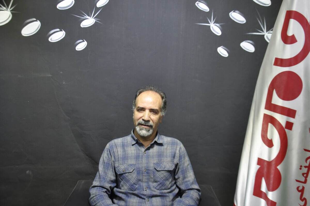 روزنامه جام جم البرز، گفتگویی را با احسان فیروززاده، مدیر آموزشگاه زبان های خارجی فرزام، انجام داده است که در ذیل، ماحصل آن را می خوانید: