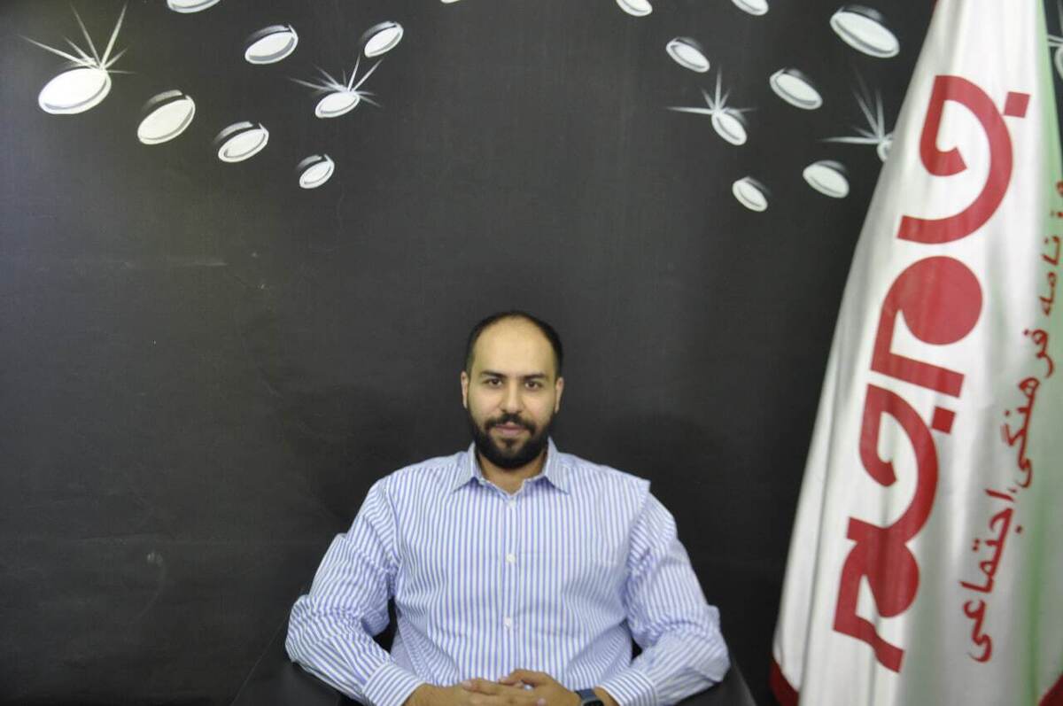 روزنامهٔ جام جم البرز، گفتگویی را با بنیامین بهروزی، مدیر گروه فروش کارخانجات آذین پوش کوثر، انجام داده است که ماحصل آن را در ذیل، میخوانید: