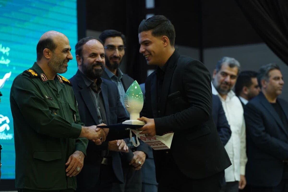 چهارمین جشنواره سرود فجر استان البرز، با برگزاری آیین اختتامیه و با حضور سردار حیدرنیا فرمانده سپاه استان البرز، سرهنگ پاسدار زنجانی معاون هماهنگ کننده سپاه استان، سرهنگ پاسدار اخلاقی معاون فرهنگی هنری سپاه استان، جمعی از معاونین و مسئواین سازمان‌های قشری سپاه استان، جمعی از مسئولین ادارات استان، هنرمندان و اقشار مختلف مردم در محل کانون فرهنگی ورزشی شهید سبحانی شهرستان کرج، به ایستگاه پایانی خود رسید.