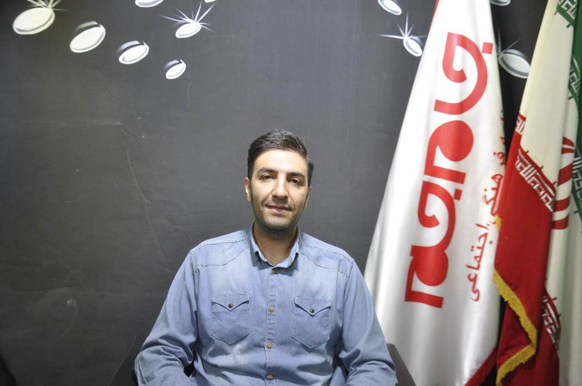 روزنامه جام جم البرز، با مرتضی نوری، مدیر فروشگاه رنگ و ابزار نوری، گفتگویی انجام داده که ماحصل آن را در ذیل می‌خوانید: