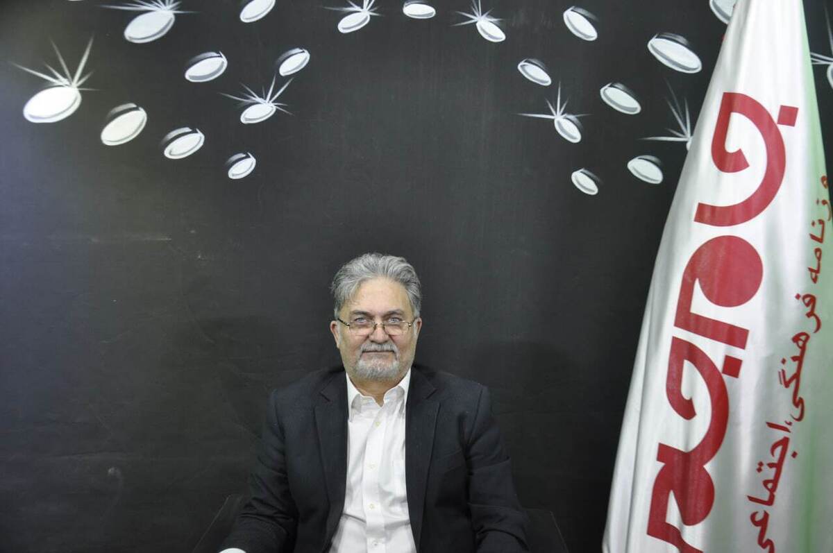 روزنامه جام جم البرز، مصاحبه‌ای با فرشاد افتخار، مدیر و موسس دبیرستان افتخار، انجام داده است که ماحصل آن را در ذیل، می‌خوانید: