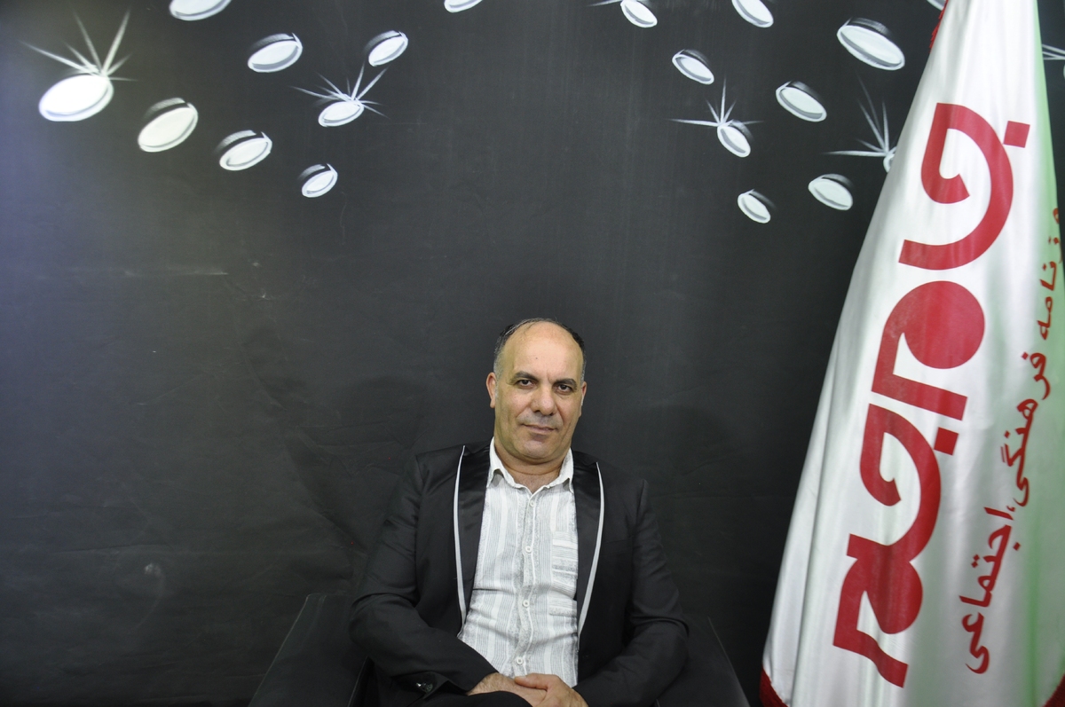 روزنامهٔ جام جم البرز، گفت و گویی را با علی انصاری قشلاق، مدیر قنّادی علیرضا، انجام داده است که ماحصل آن را در ذیل، می‌خوانید: